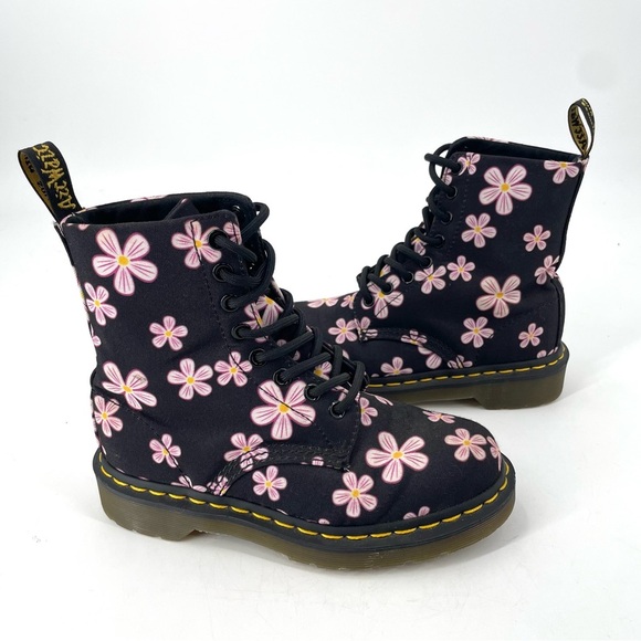 Dr. Martens Page Meadow Pink Daisy Kawaii Floral Black Canvas Combat Moto Boot - Picture 2 of 7